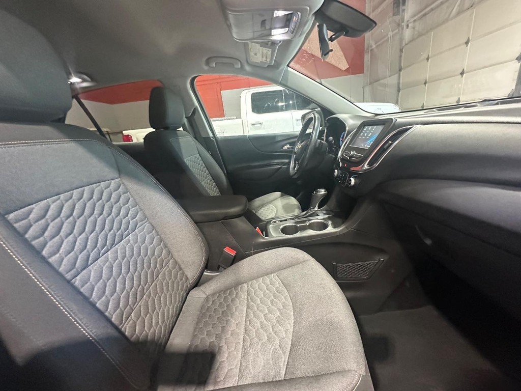 Chevrolet Equinox Vehicle Full-screen Gallery Image 15