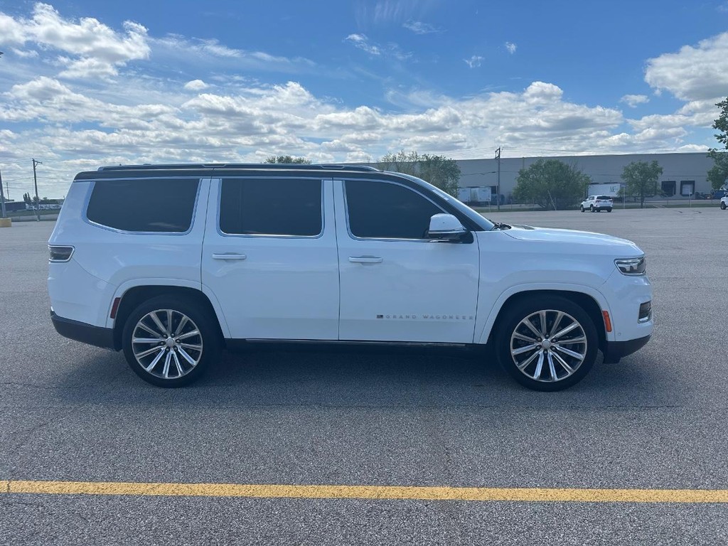 Jeep Grand Wagoneer Vehicle Full-screen Gallery Image 2