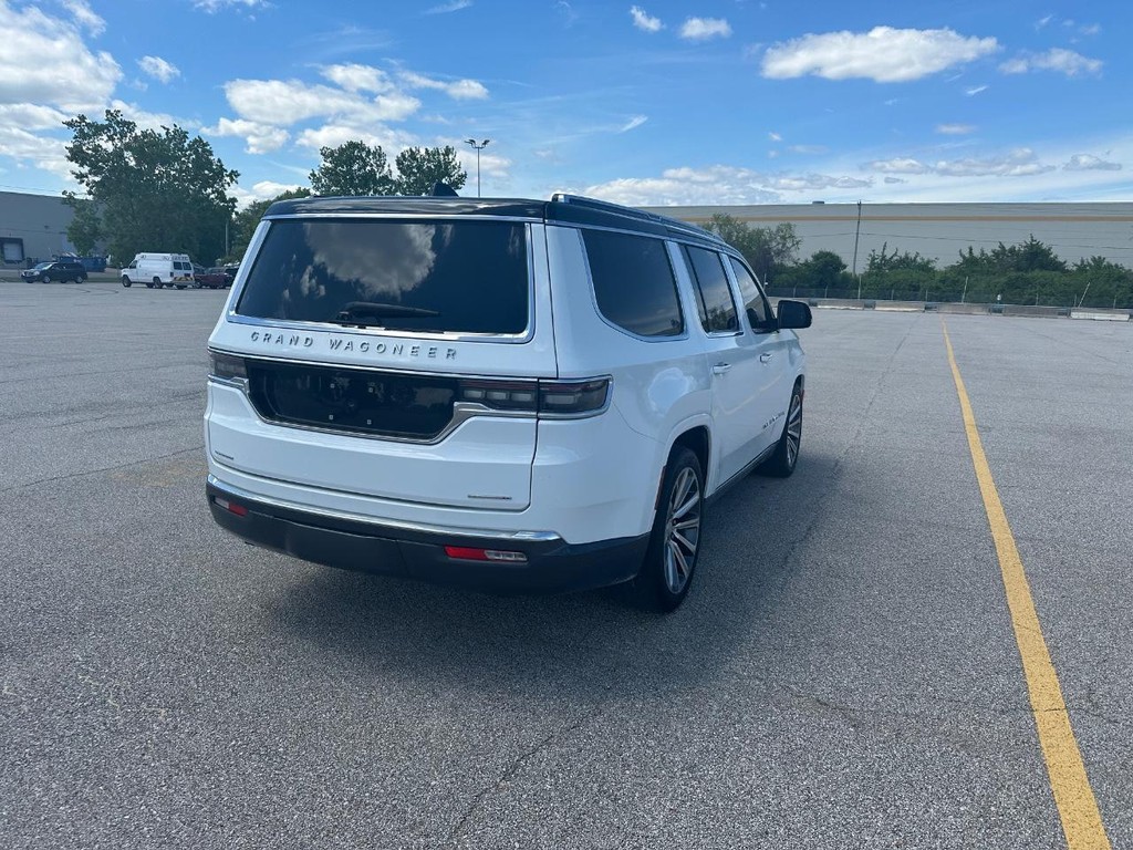 Jeep Grand Wagoneer Vehicle Full-screen Gallery Image 3