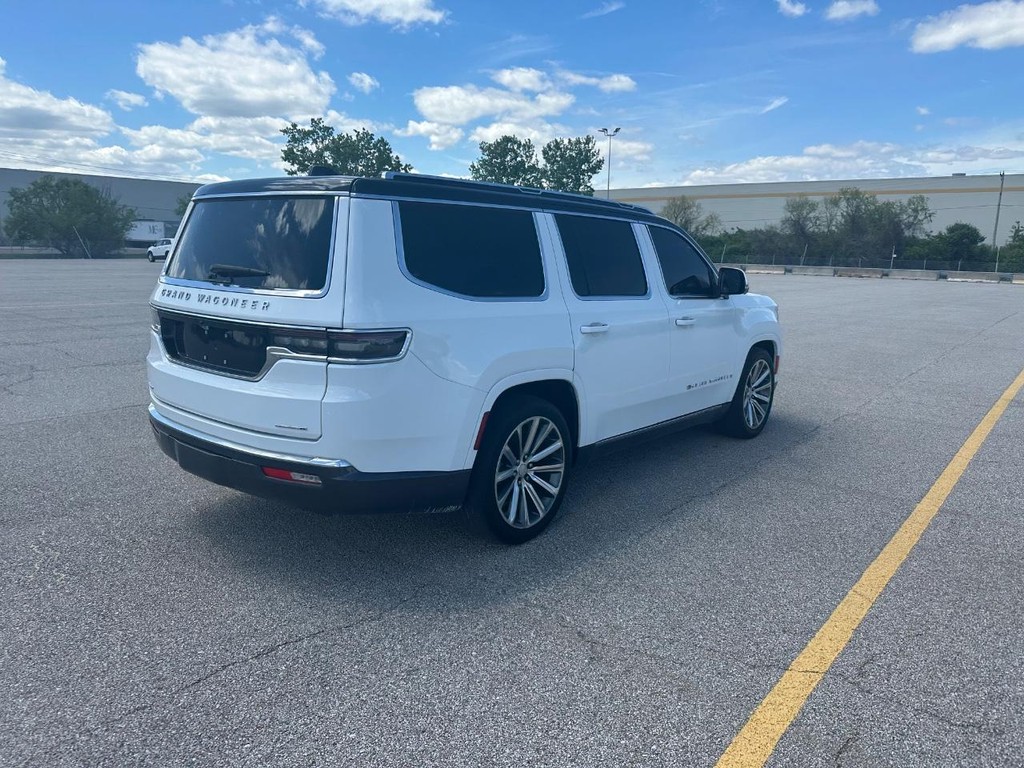 Jeep Grand Wagoneer Vehicle Full-screen Gallery Image 4