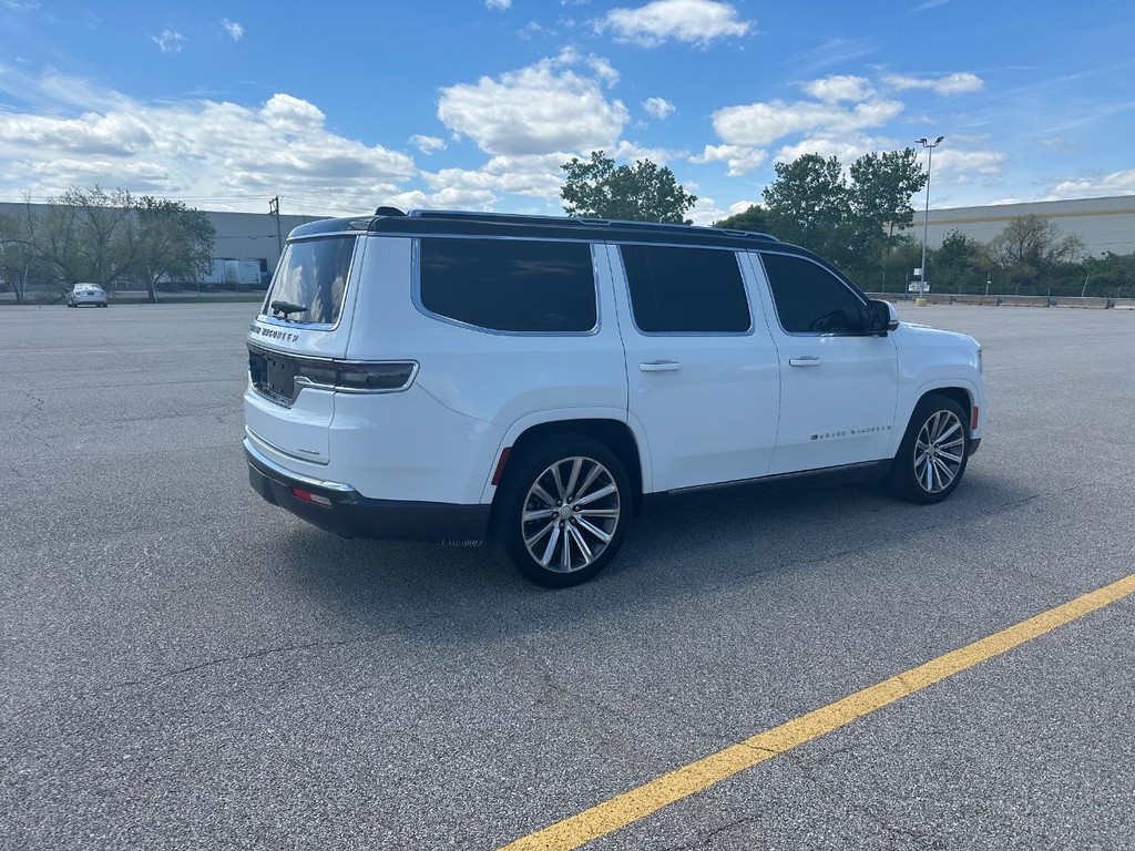 Jeep Grand Wagoneer Vehicle Full-screen Gallery Image 5