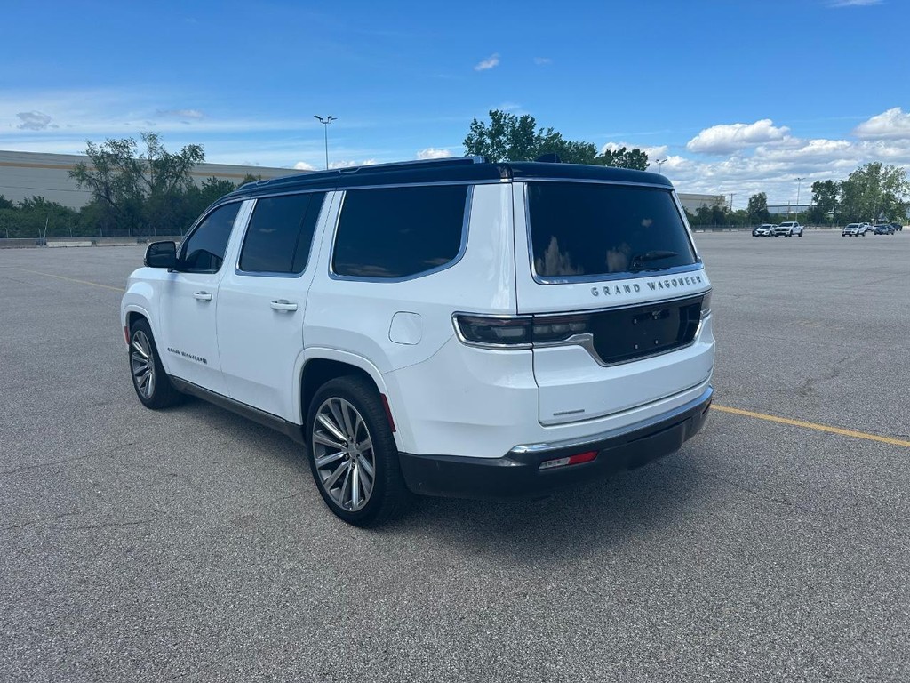 Jeep Grand Wagoneer Vehicle Full-screen Gallery Image 6