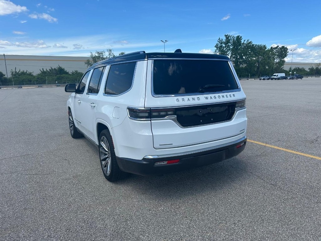 Jeep Grand Wagoneer Vehicle Full-screen Gallery Image 7