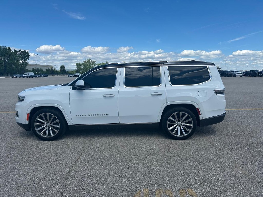 Jeep Grand Wagoneer Vehicle Full-screen Gallery Image 10