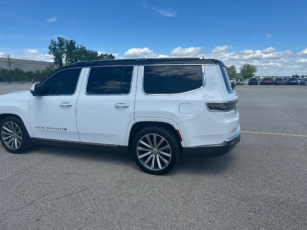 Jeep Grand Wagoneer Vehicle Full-screen Gallery Image 11