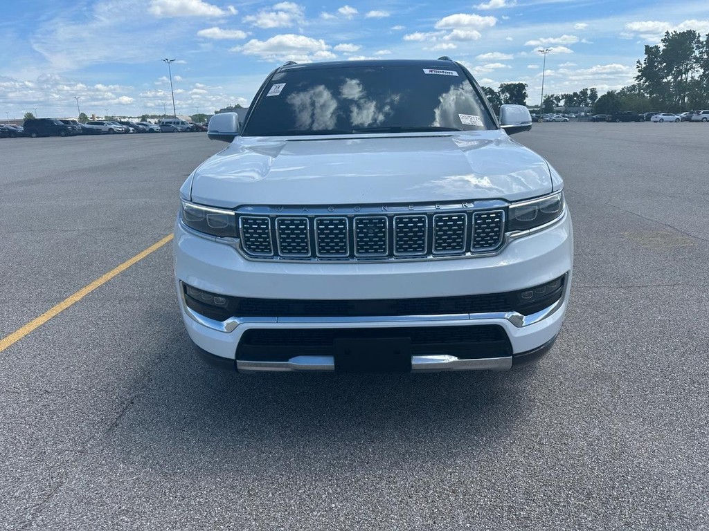 Jeep Grand Wagoneer Vehicle Full-screen Gallery Image 12