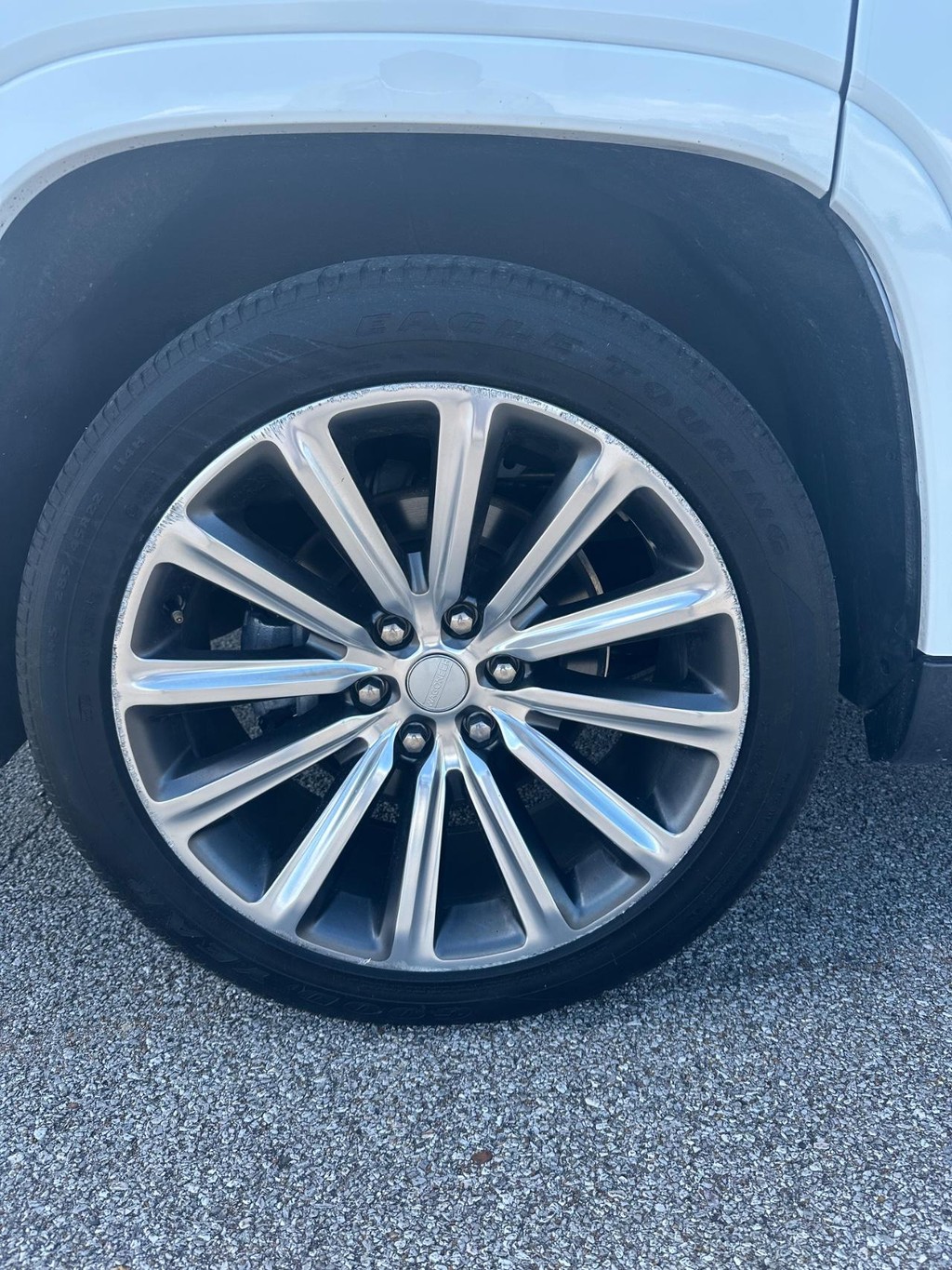 Jeep Grand Wagoneer Vehicle Full-screen Gallery Image 16