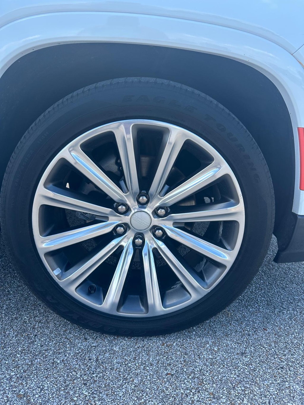 Jeep Grand Wagoneer Vehicle Full-screen Gallery Image 17