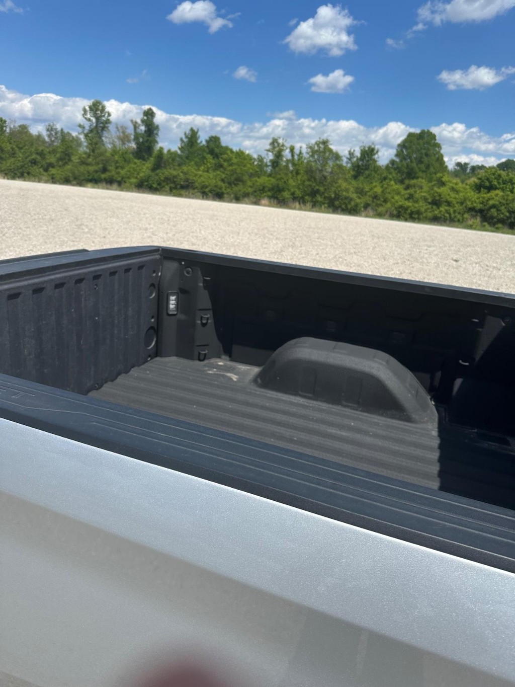 Chevrolet Silverado 1500 Vehicle Full-screen Gallery Image 13