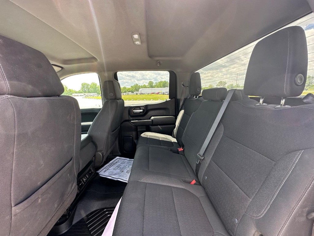 Chevrolet Silverado 1500 Vehicle Full-screen Gallery Image 16