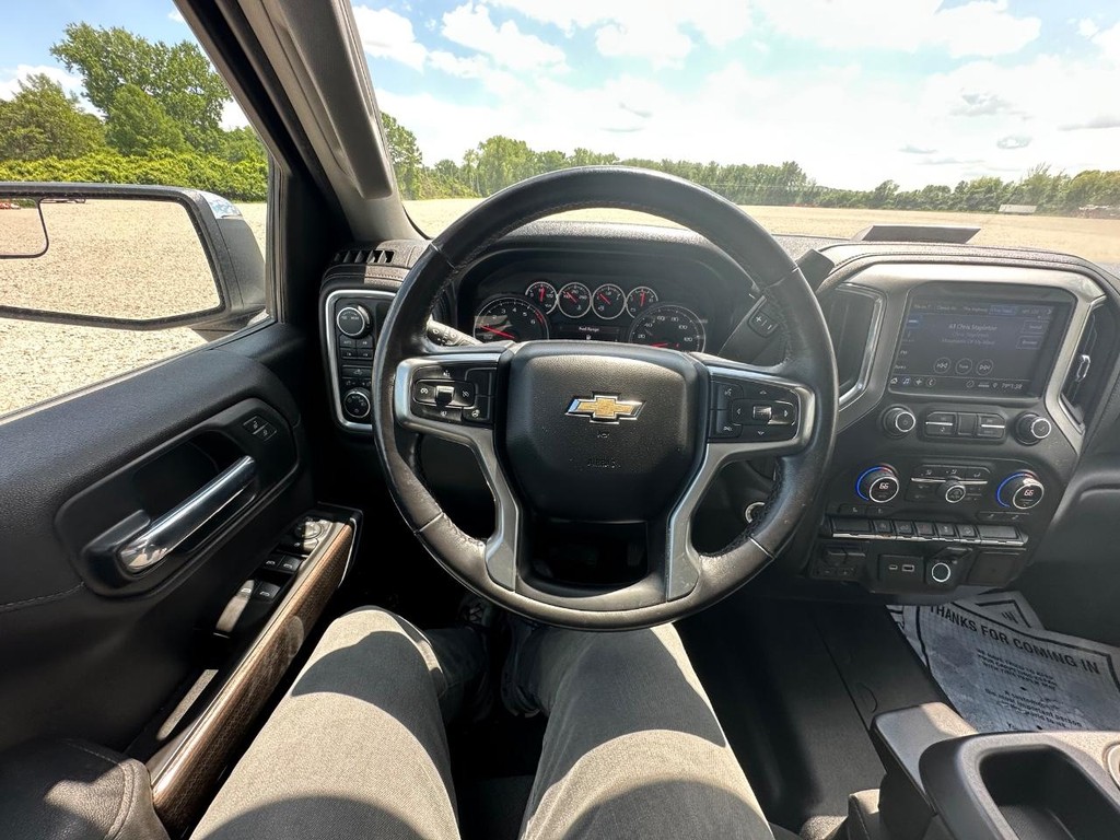 Chevrolet Silverado 1500 Vehicle Full-screen Gallery Image 17