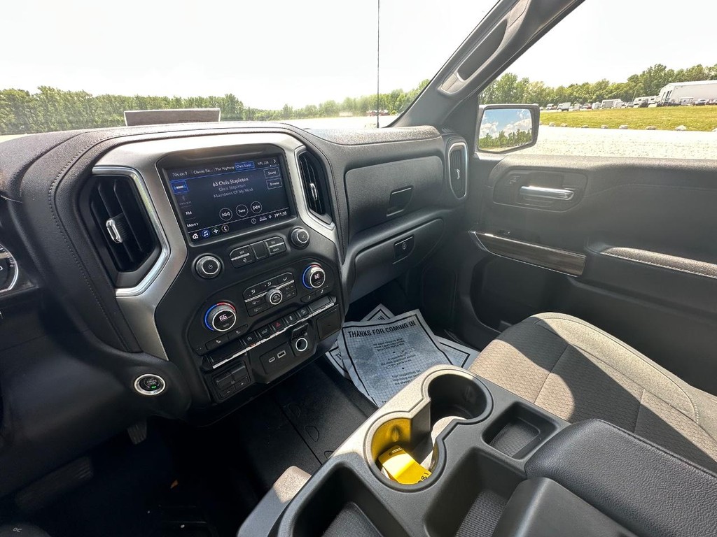 Chevrolet Silverado 1500 Vehicle Full-screen Gallery Image 19