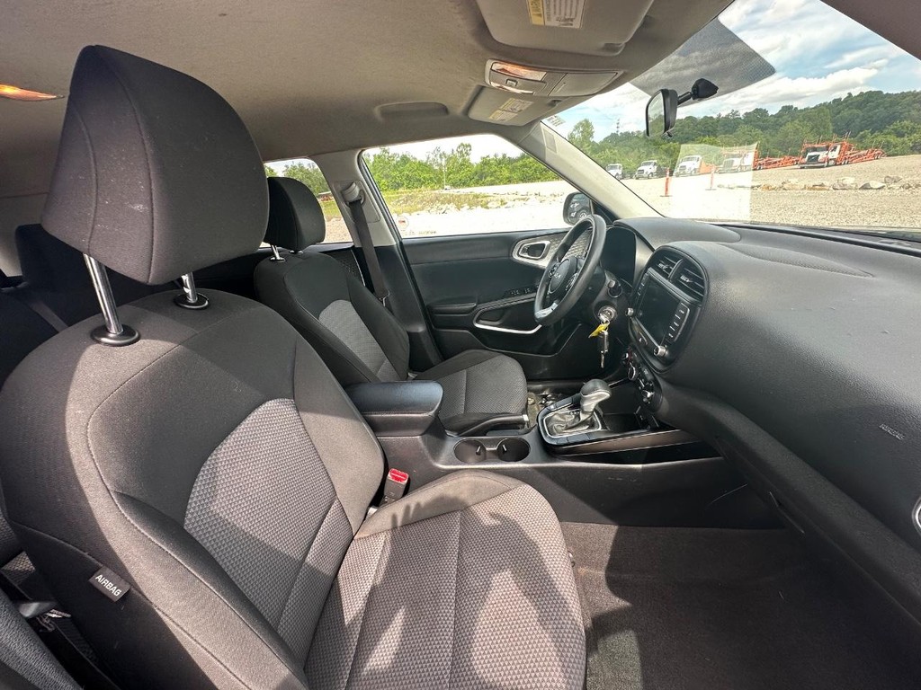 Kia Soul Vehicle Full-screen Gallery Image 12