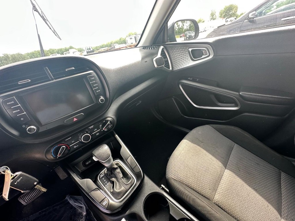 Kia Soul Vehicle Full-screen Gallery Image 17