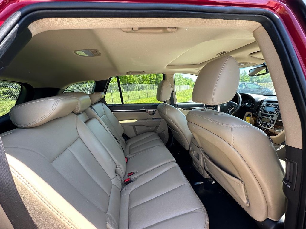 Hyundai Santa Fe Vehicle Full-screen Gallery Image 9