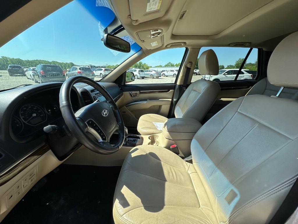 Hyundai Santa Fe Vehicle Full-screen Gallery Image 13