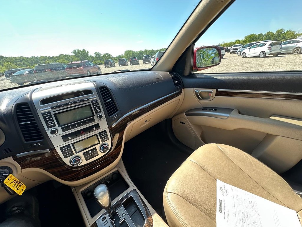 Hyundai Santa Fe Vehicle Full-screen Gallery Image 15
