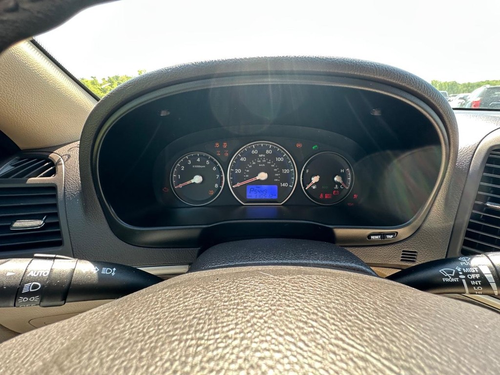 Hyundai Santa Fe Vehicle Full-screen Gallery Image 16