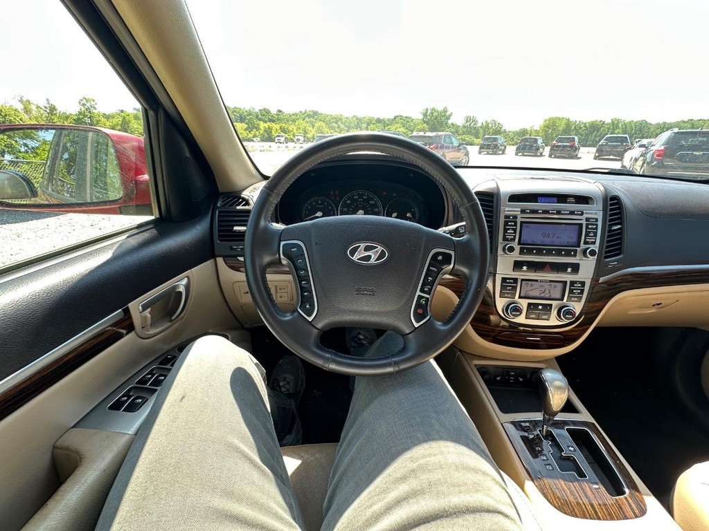Hyundai Santa Fe Vehicle Full-screen Gallery Image 17