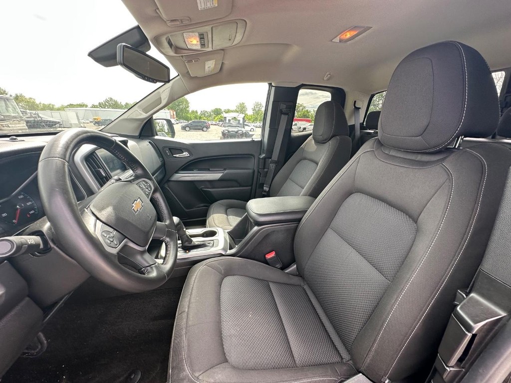 Chevrolet Colorado Vehicle Full-screen Gallery Image 12