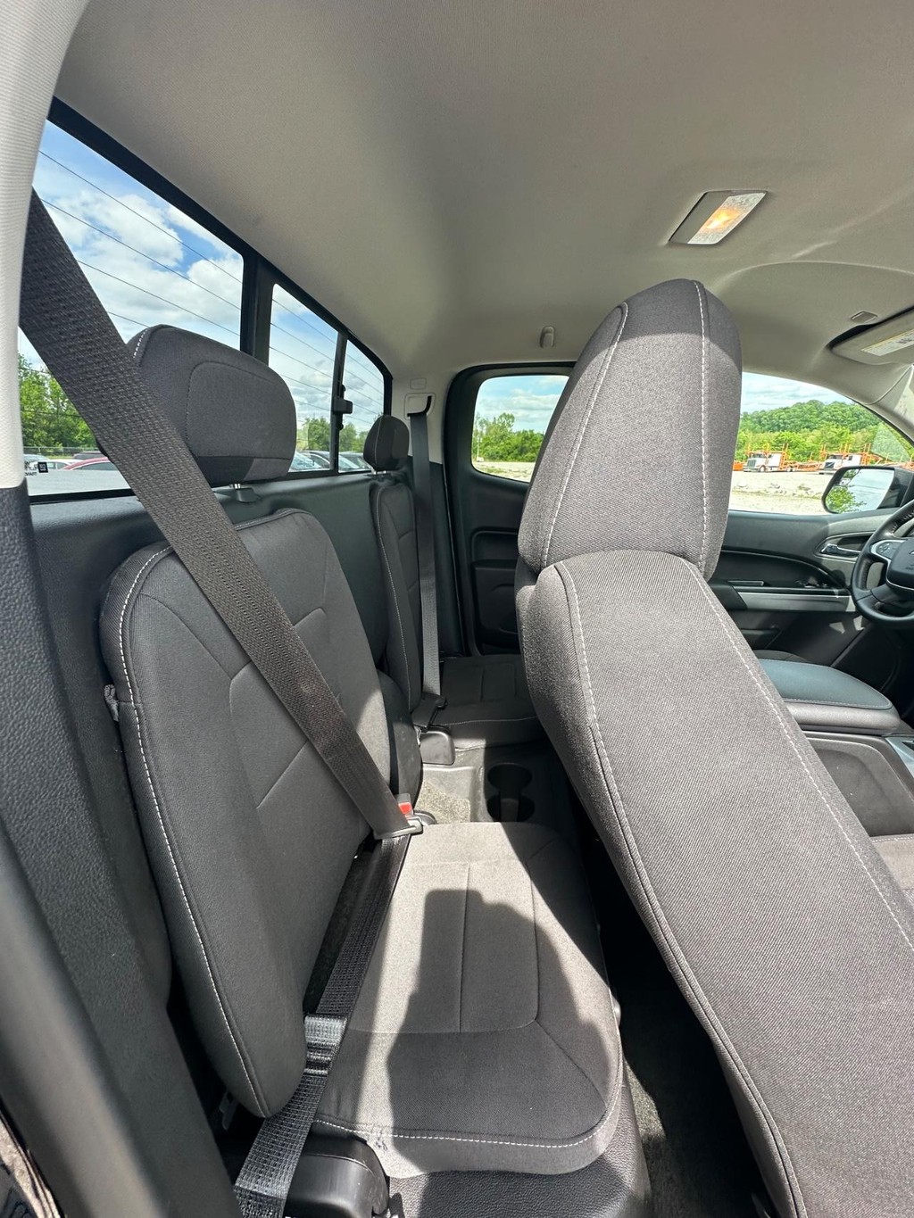 Chevrolet Colorado Vehicle Full-screen Gallery Image 14