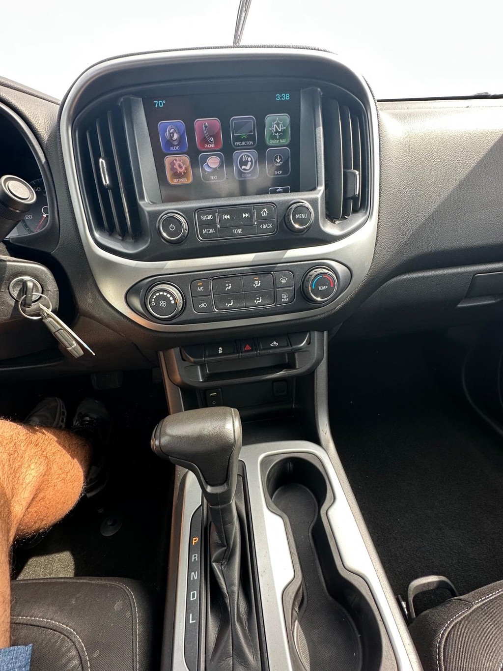 Chevrolet Colorado Vehicle Full-screen Gallery Image 16