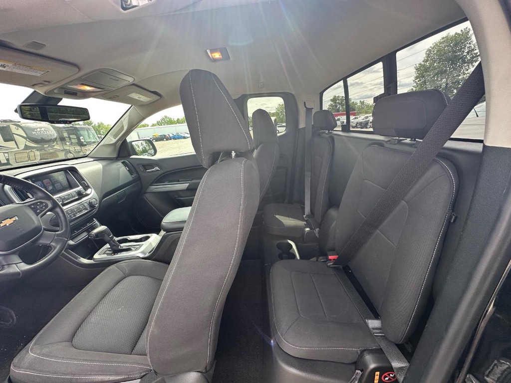 Chevrolet Colorado Vehicle Full-screen Gallery Image 17