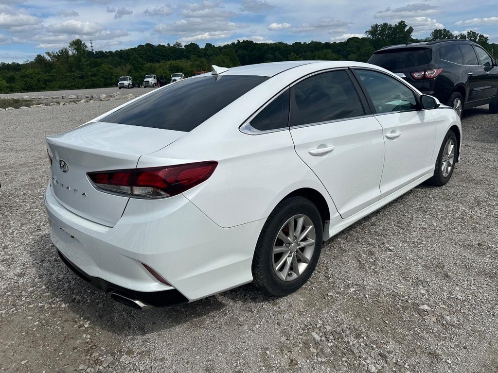 Hyundai Sonata Vehicle Full-screen Gallery Image 3
