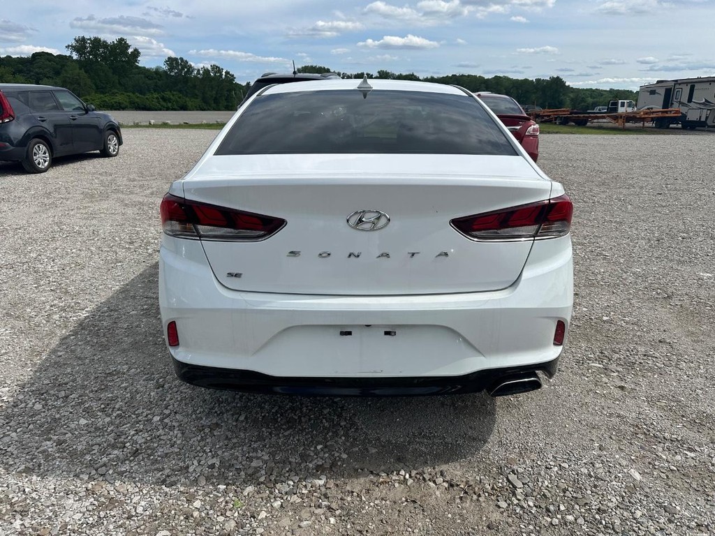 Hyundai Sonata Vehicle Full-screen Gallery Image 6
