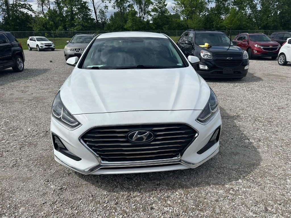 Hyundai Sonata Vehicle Full-screen Gallery Image 8