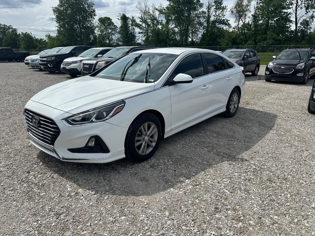 Hyundai Sonata Vehicle Full-screen Gallery Image 9