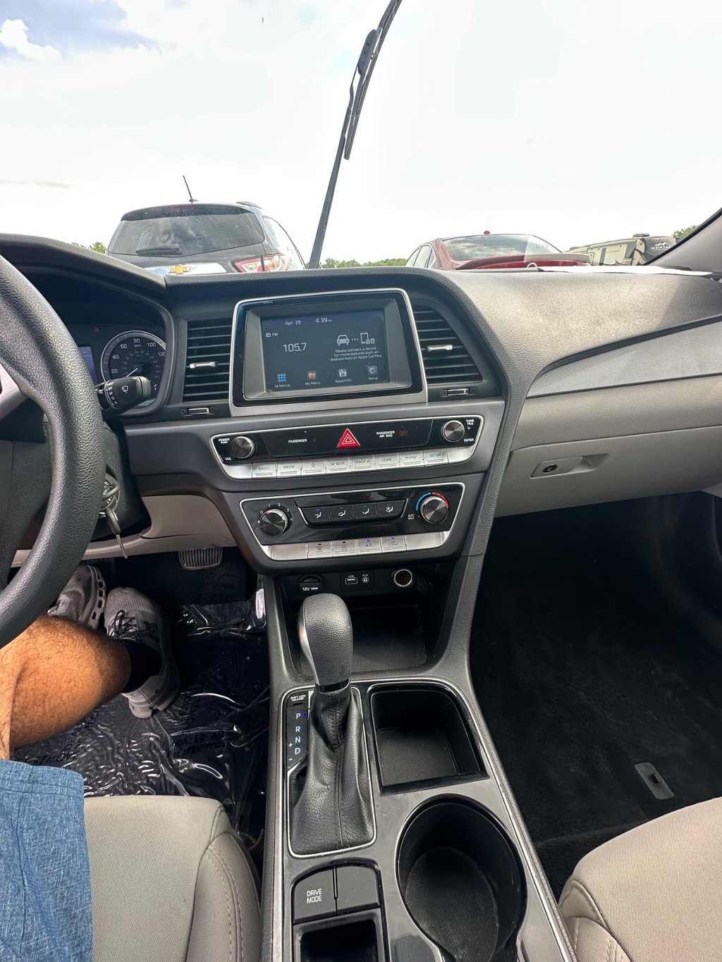 Hyundai Sonata Vehicle Full-screen Gallery Image 15