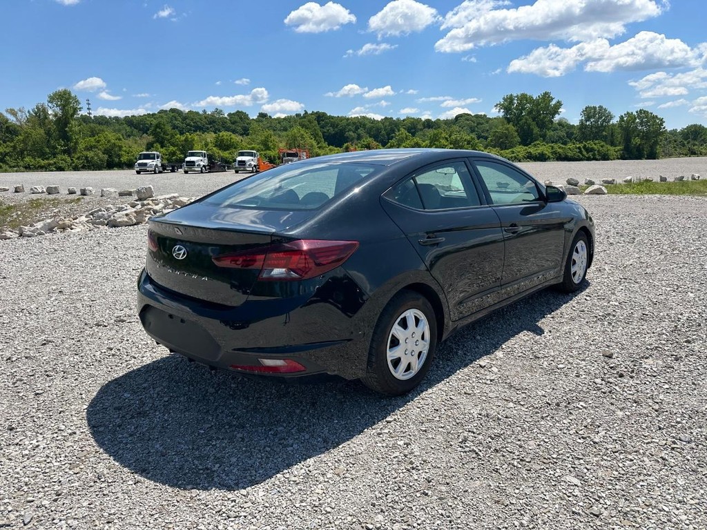 Hyundai Elantra Vehicle Full-screen Gallery Image 2
