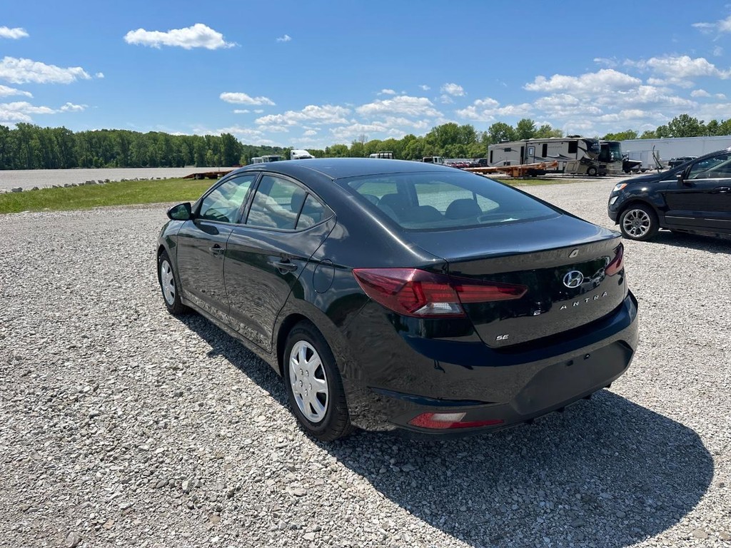 Hyundai Elantra Vehicle Full-screen Gallery Image 6