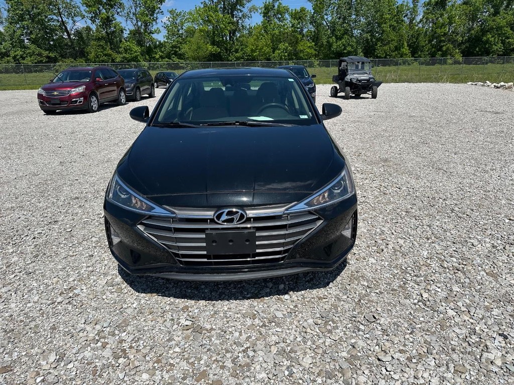 Hyundai Elantra Vehicle Full-screen Gallery Image 8