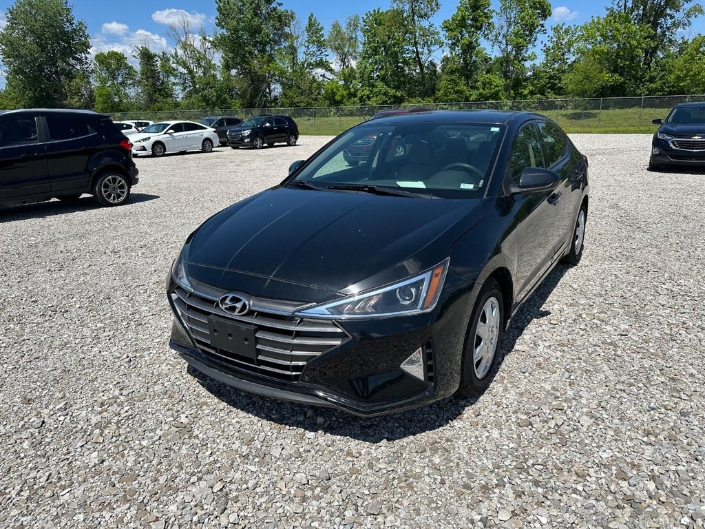Hyundai Elantra Vehicle Full-screen Gallery Image 9