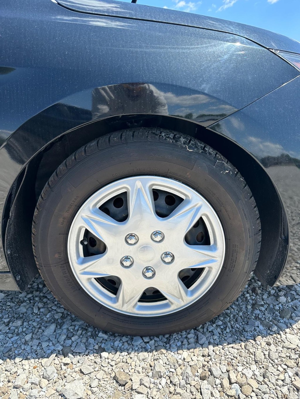 Hyundai Elantra Vehicle Full-screen Gallery Image 13