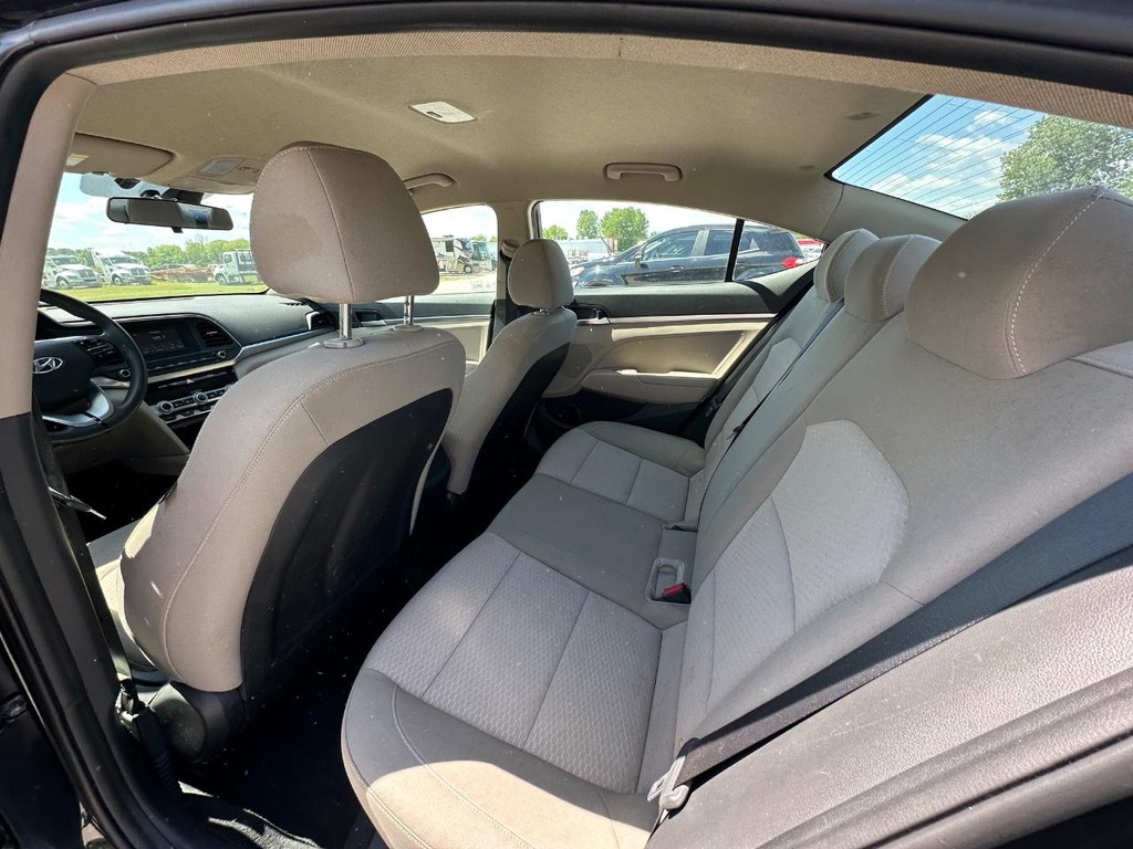 Hyundai Elantra Vehicle Full-screen Gallery Image 16