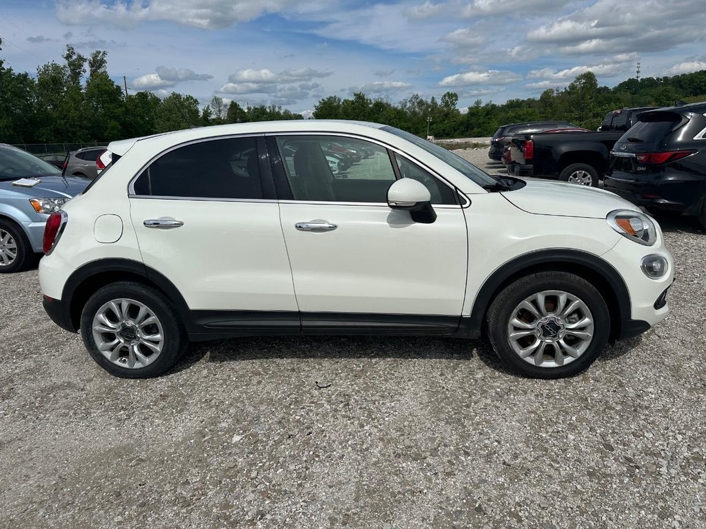 FIAT 500X Vehicle Full-screen Gallery Image 3