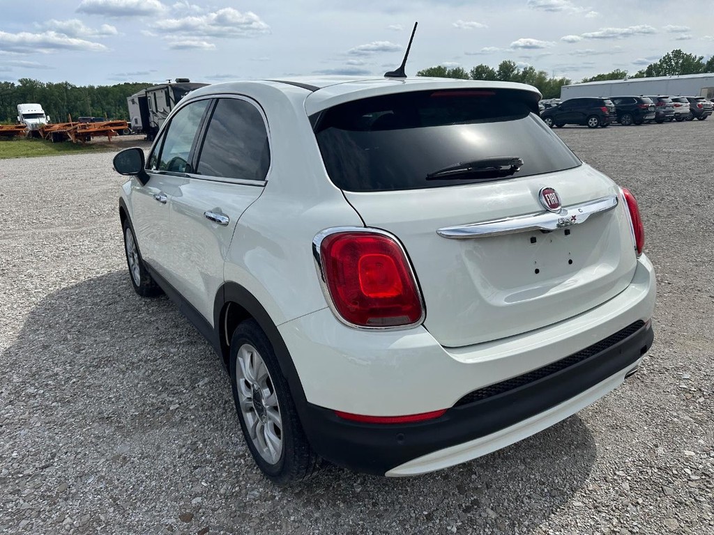 FIAT 500X Vehicle Full-screen Gallery Image 4
