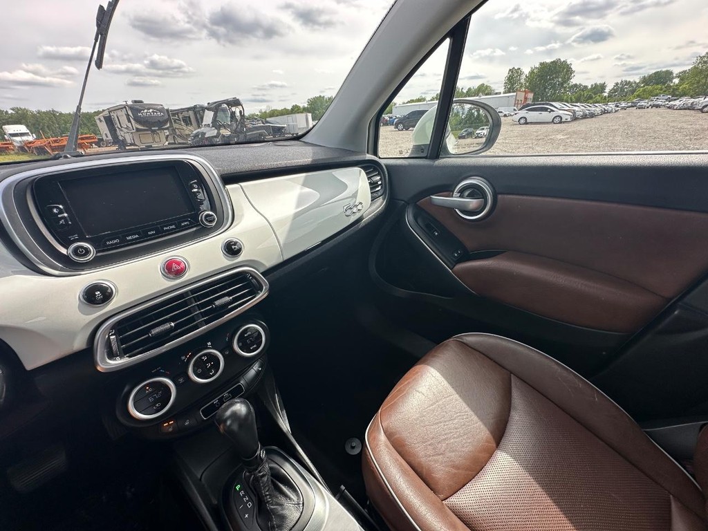 FIAT 500X Vehicle Full-screen Gallery Image 16