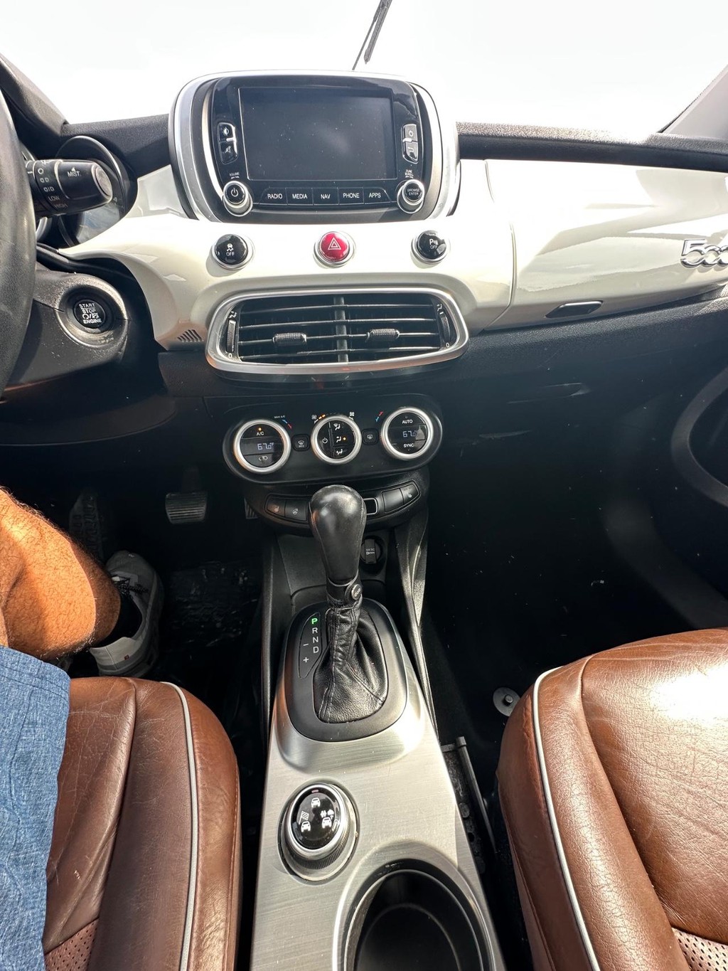 FIAT 500X Vehicle Full-screen Gallery Image 17