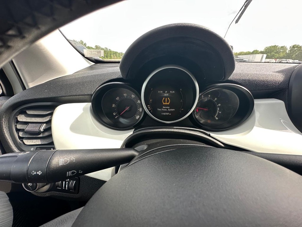 FIAT 500X Vehicle Full-screen Gallery Image 19
