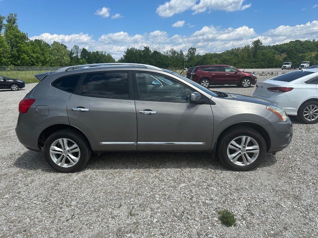 Nissan Rogue Vehicle Full-screen Gallery Image 2