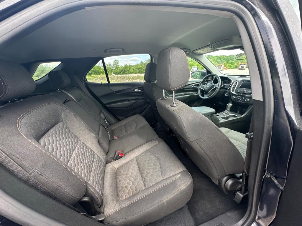 Chevrolet Equinox Vehicle Full-screen Gallery Image 11
