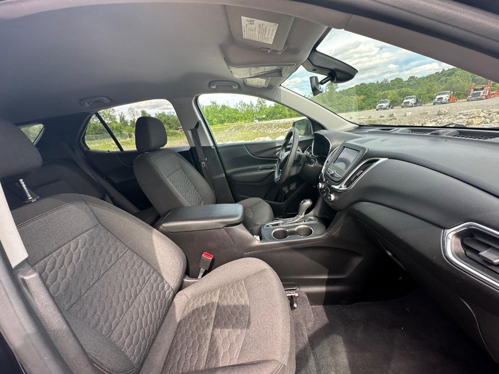 Chevrolet Equinox Vehicle Full-screen Gallery Image 12