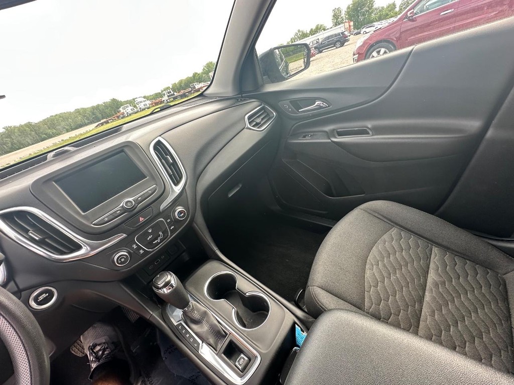 Chevrolet Equinox Vehicle Full-screen Gallery Image 29
