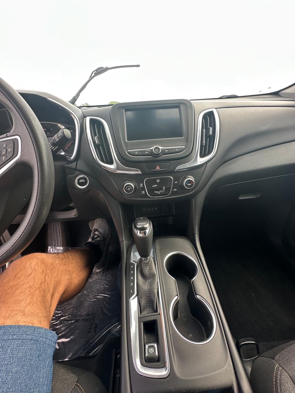 Chevrolet Equinox Vehicle Full-screen Gallery Image 30