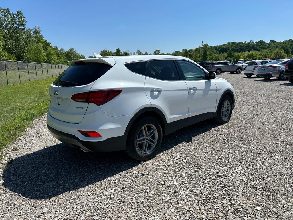Hyundai Santa Fe Sport Vehicle Full-screen Gallery Image 3