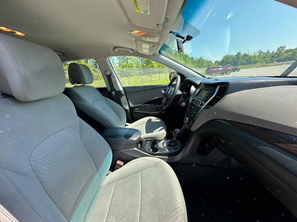 Hyundai Santa Fe Sport Vehicle Full-screen Gallery Image 8